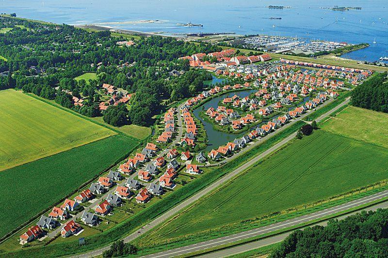 Wunderschoenes-Freistehendes-Ferienhaus-An-Der-See-Sauna-Strand-Yachthafen-Wlan Bruinisse Buitenkant foto