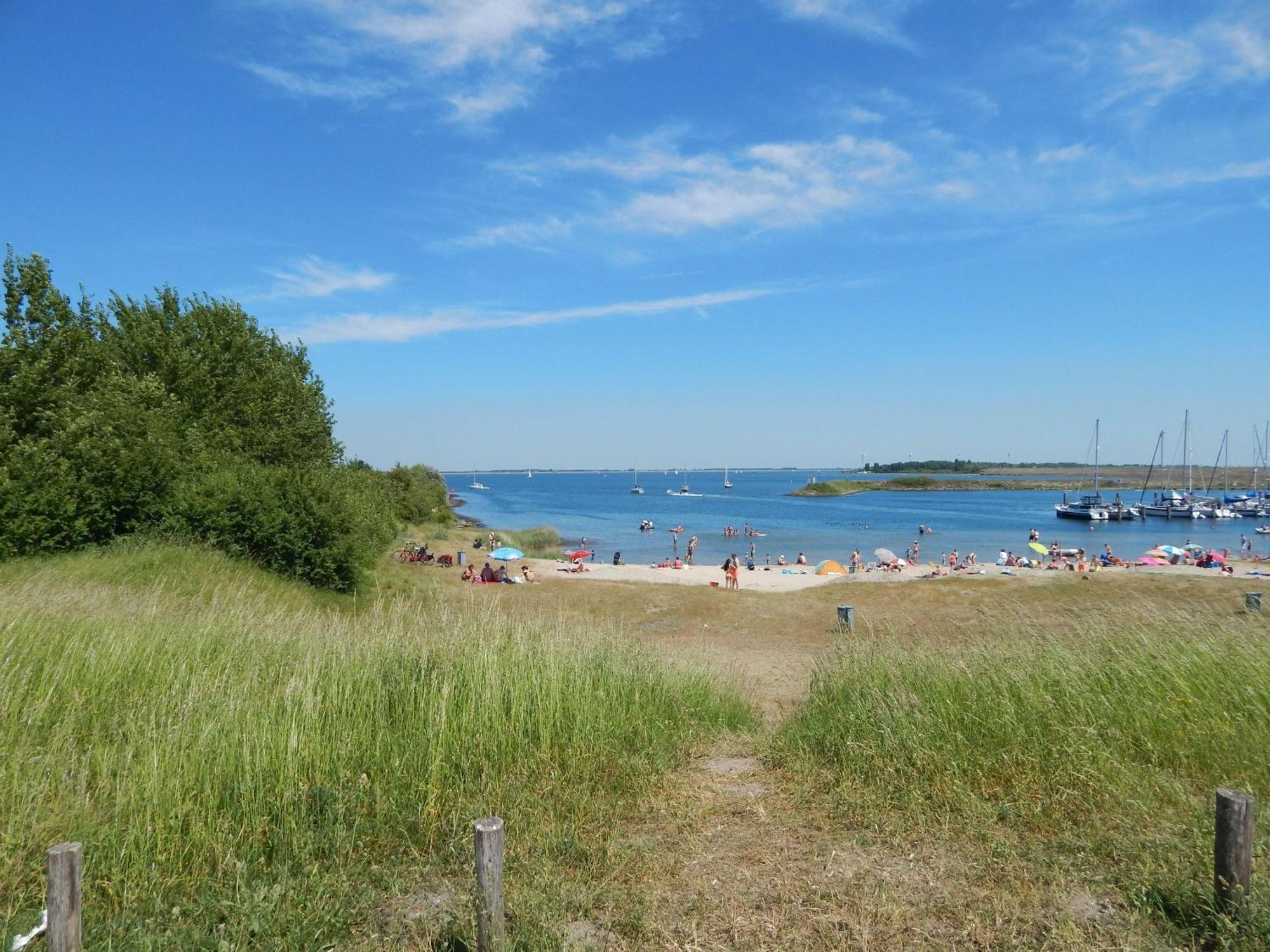 Wunderschoenes-Freistehendes-Ferienhaus-An-Der-See-Sauna-Strand-Yachthafen-Wlan Bruinisse Buitenkant foto